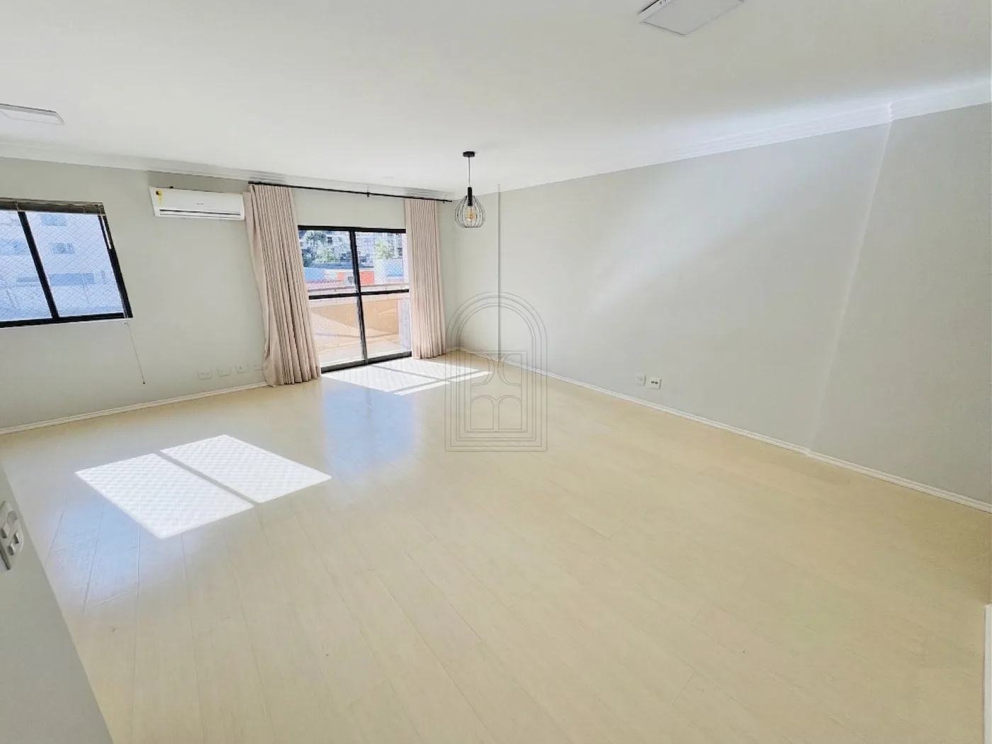 Comprar Apartamento / Padr&atilde;o em Londrina R$ 680.000,00 - Foto 3