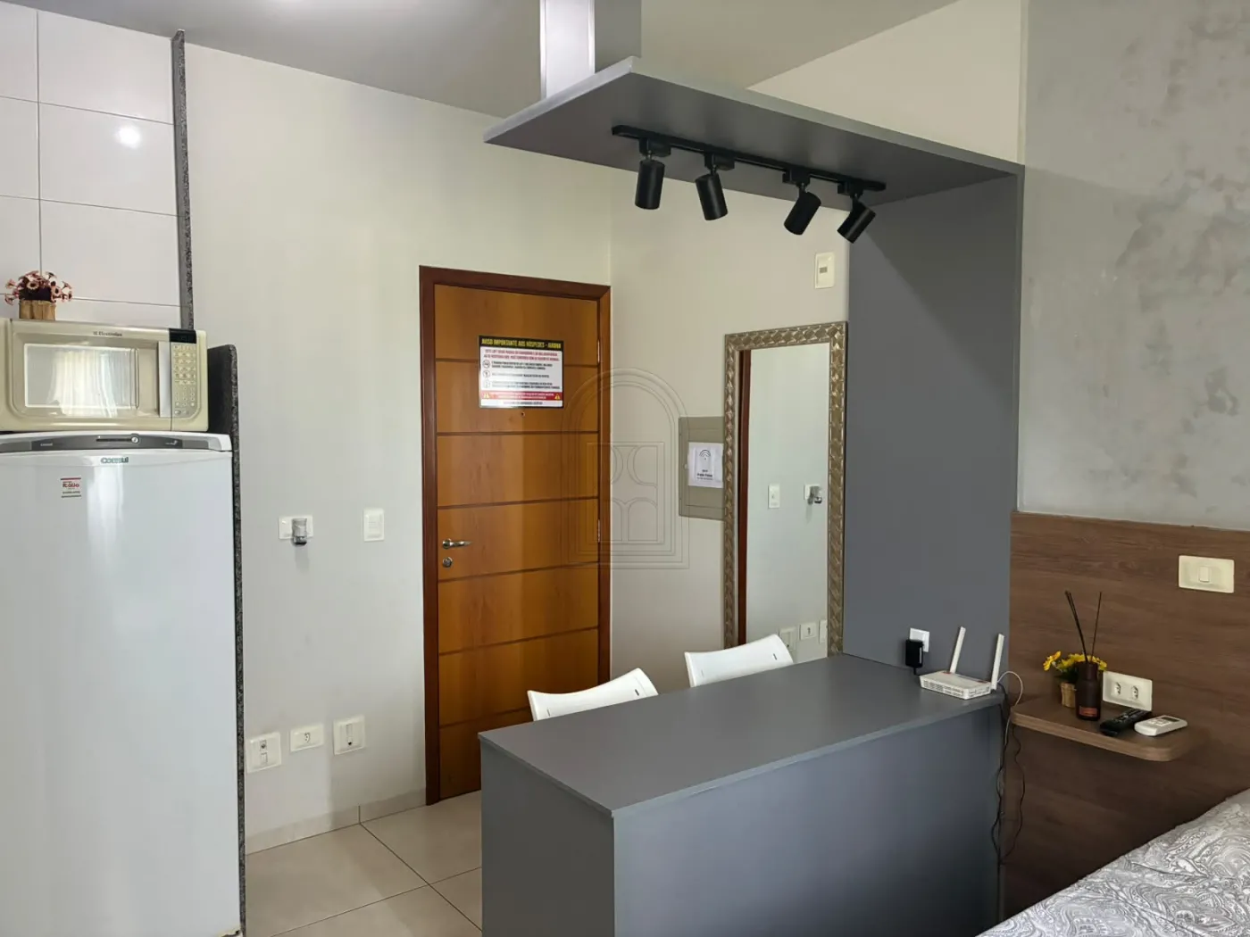 Comprar Apartamento / Kitnet em Maring&aacute; R$ 250.000,00 - Foto 2