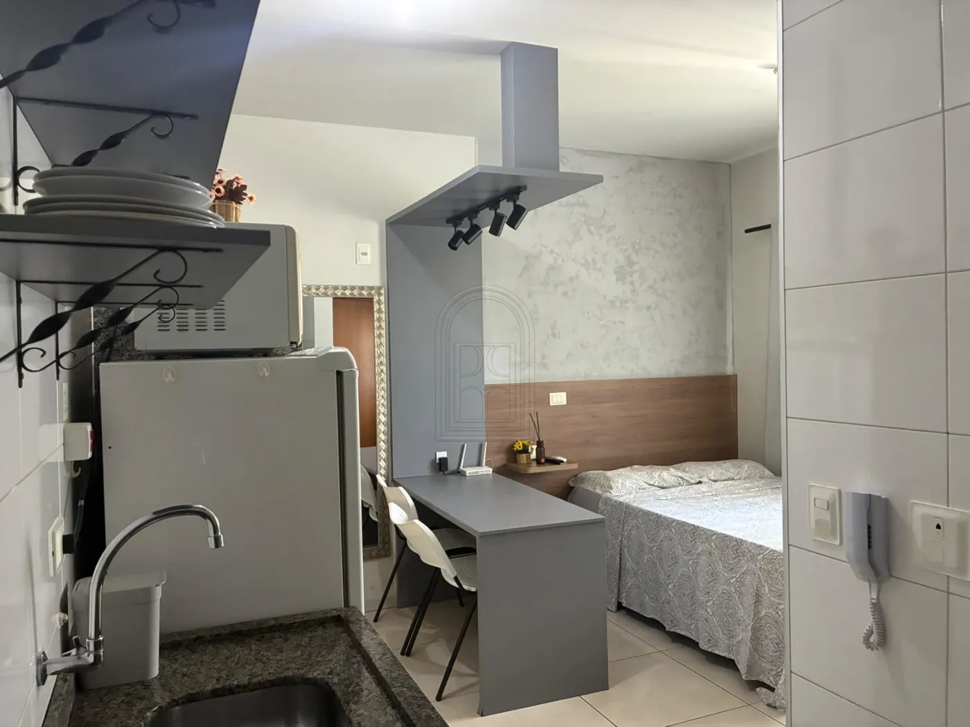 Comprar Apartamento / Kitnet em Maring&aacute; R$ 250.000,00 - Foto 3