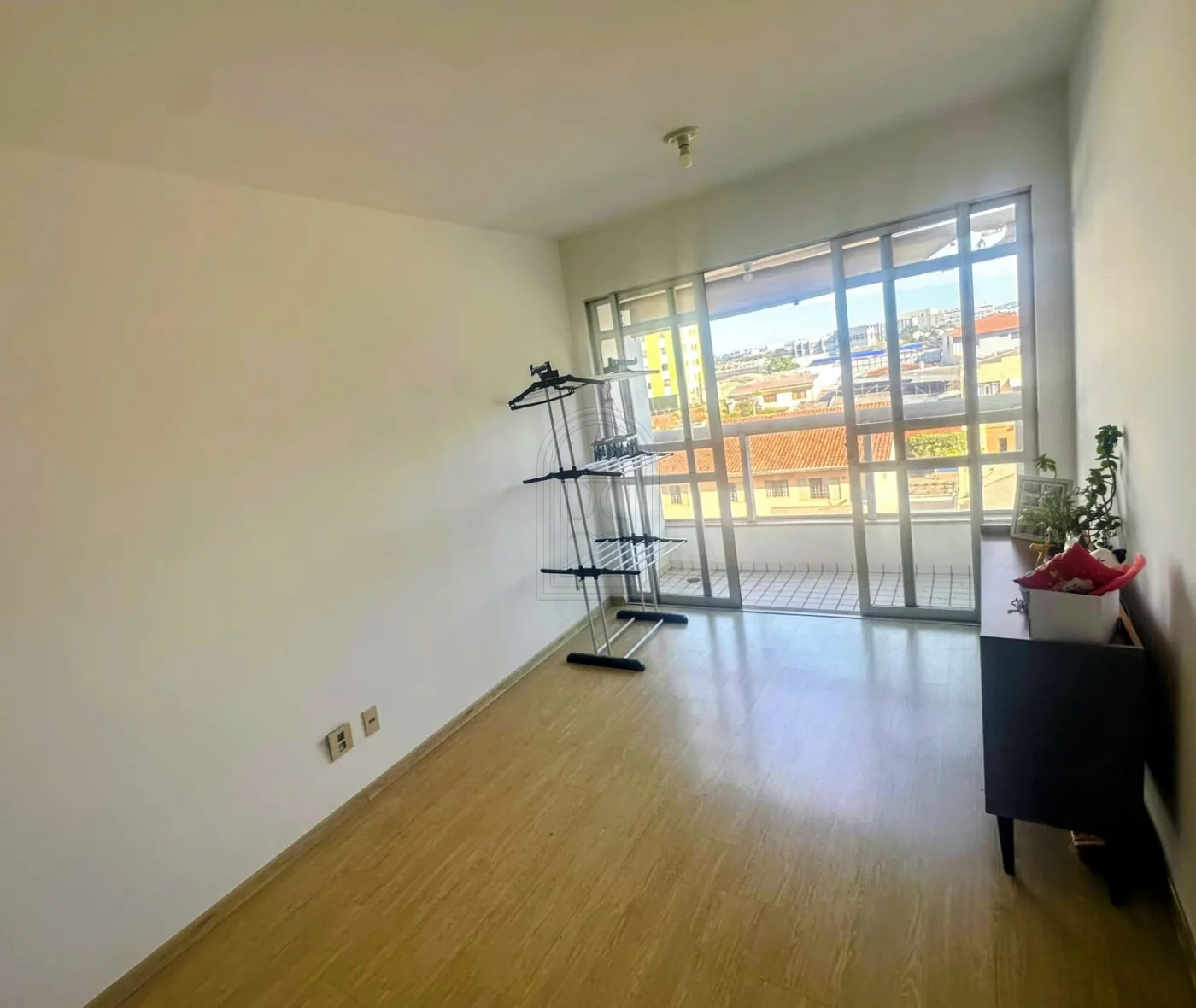 Comprar Apartamento / Padr&atilde;o em Londrina R$ 320.000,00 - Foto 3
