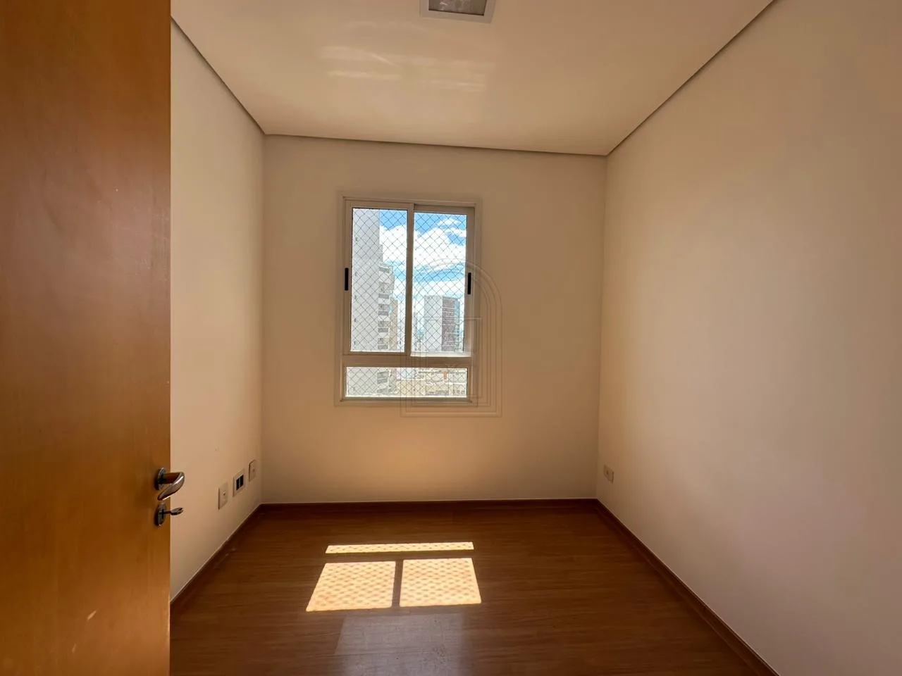 Comprar Apartamento / Padr&atilde;o em Londrina R$ 730.000,00 - Foto 8