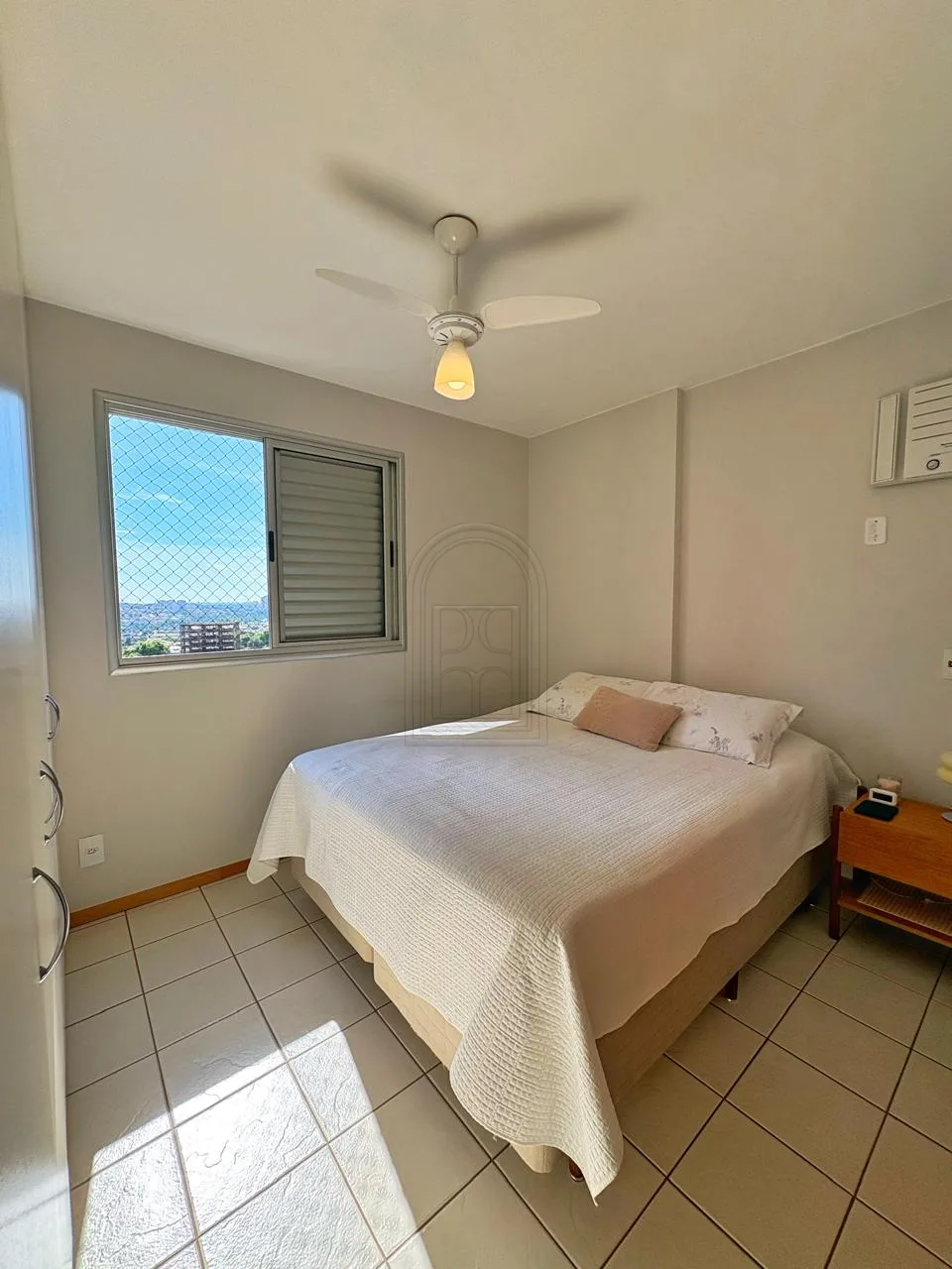 Comprar Apartamento / Padr&atilde;o em Londrina R$ 700.000,00 - Foto 5