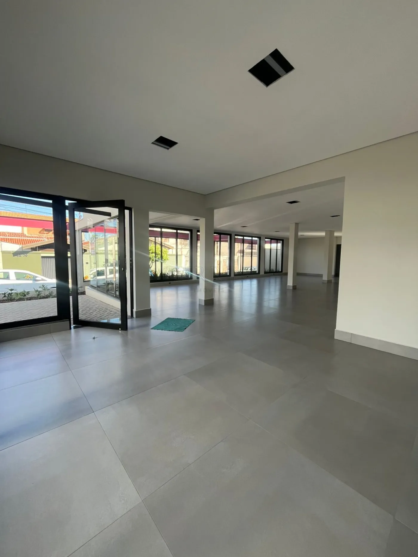 Alugar Comercial / Sal&atilde;o em Bauru R$ 10.000,00 - Foto 4