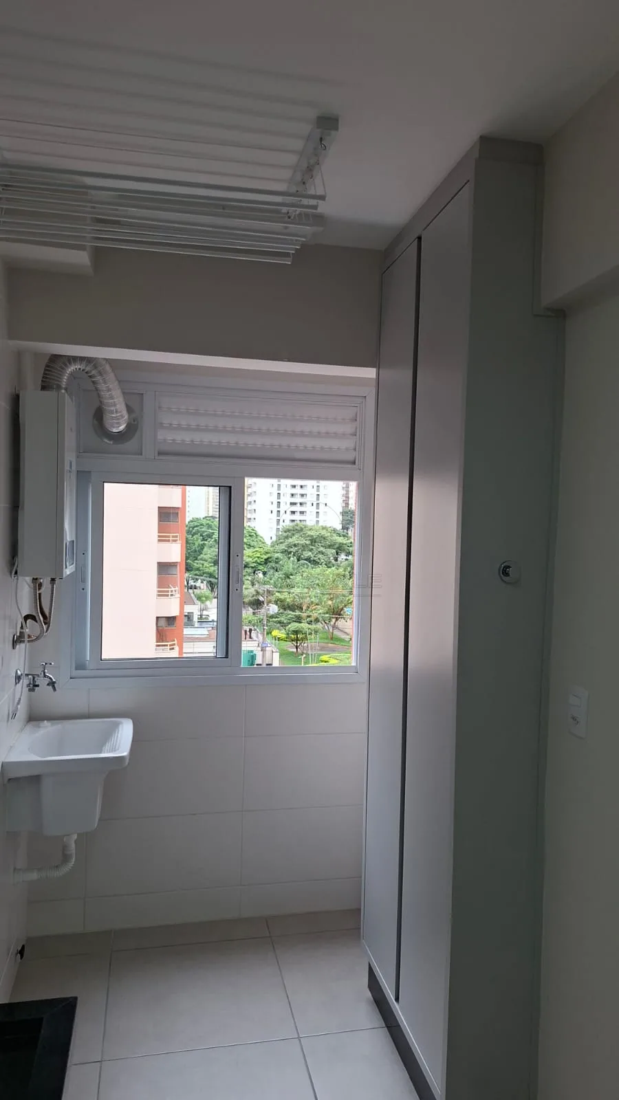 Alugar Apartamento / Padr&atilde;o em S&atilde;o Jos&eacute; dos Campos R$ 4.000,00 - Foto 11