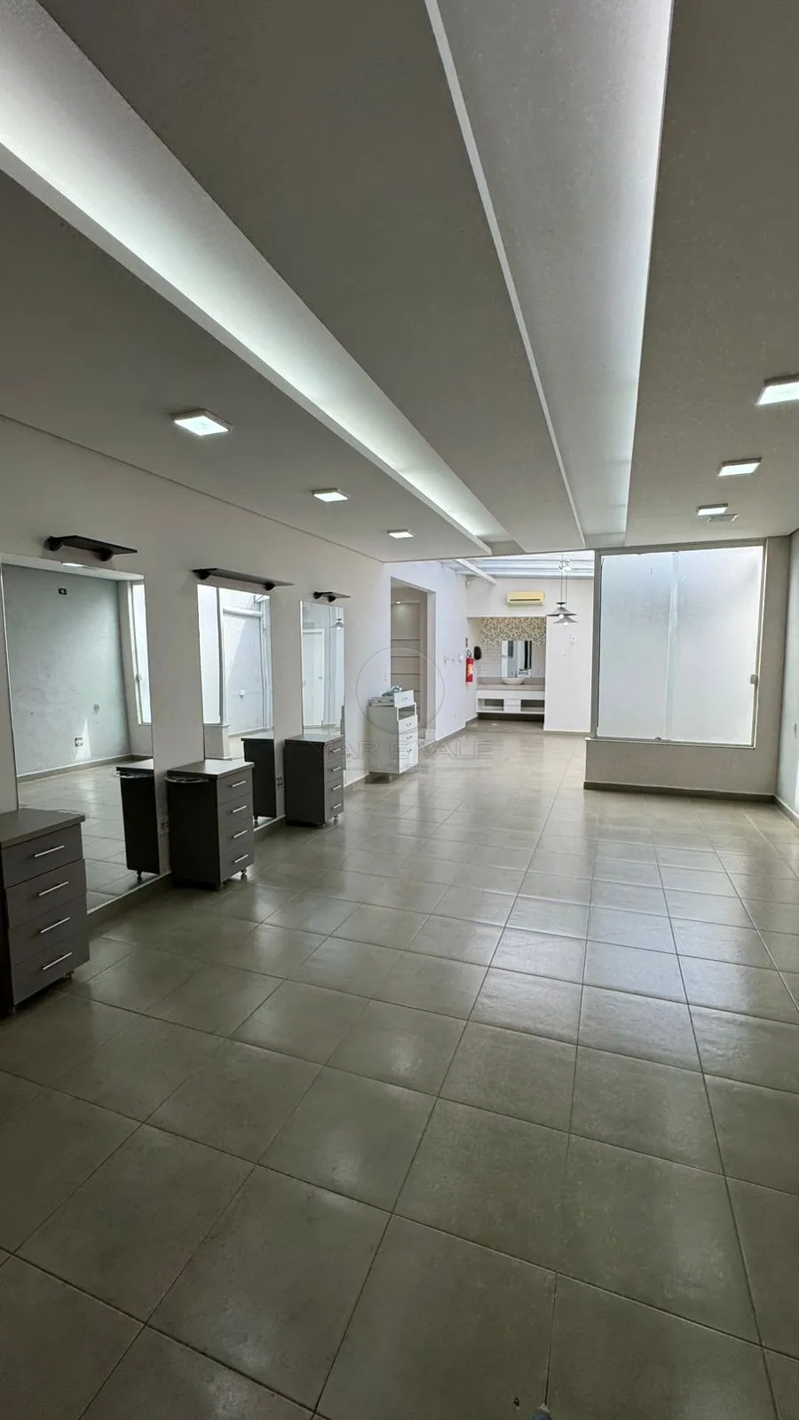 Alugar Comercial / Ponto Comercial em S&atilde;o Jos&eacute; dos Campos R$ 6.600,00 - Foto 4
