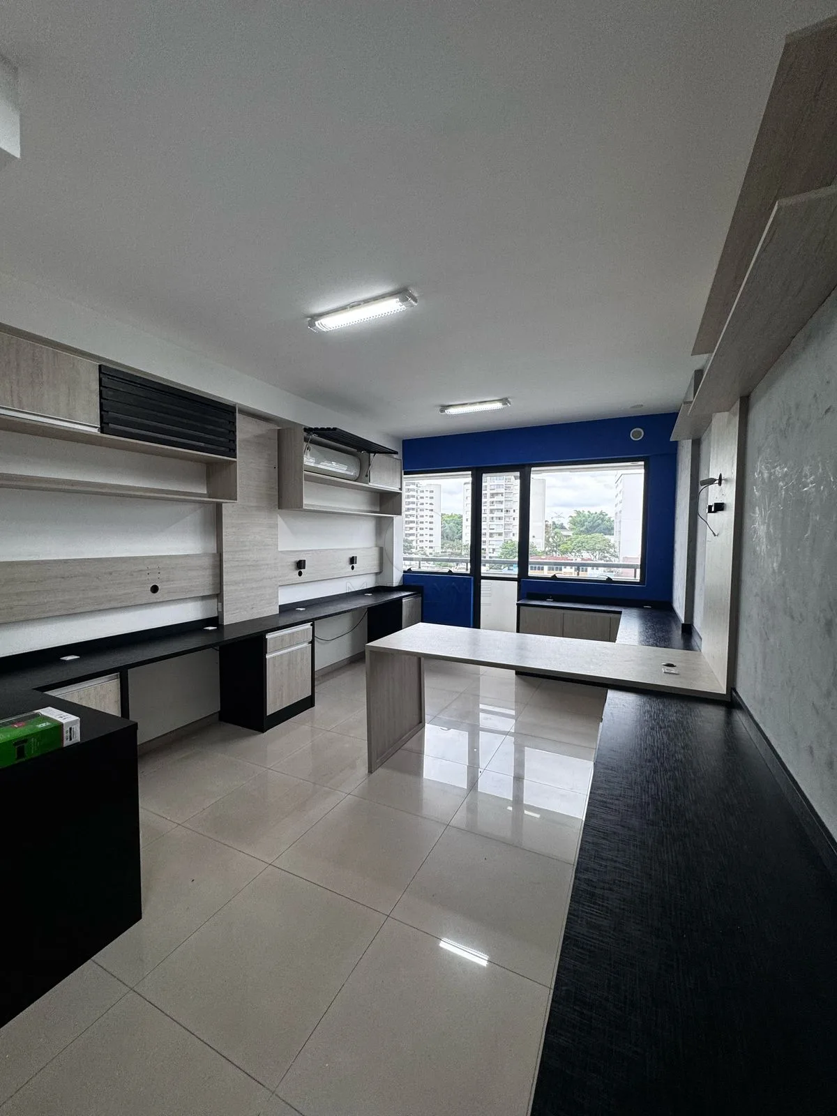 Alugar Comercial / Sala em S&atilde;o Jos&eacute; dos Campos R$ 1.650,00 - Foto 4