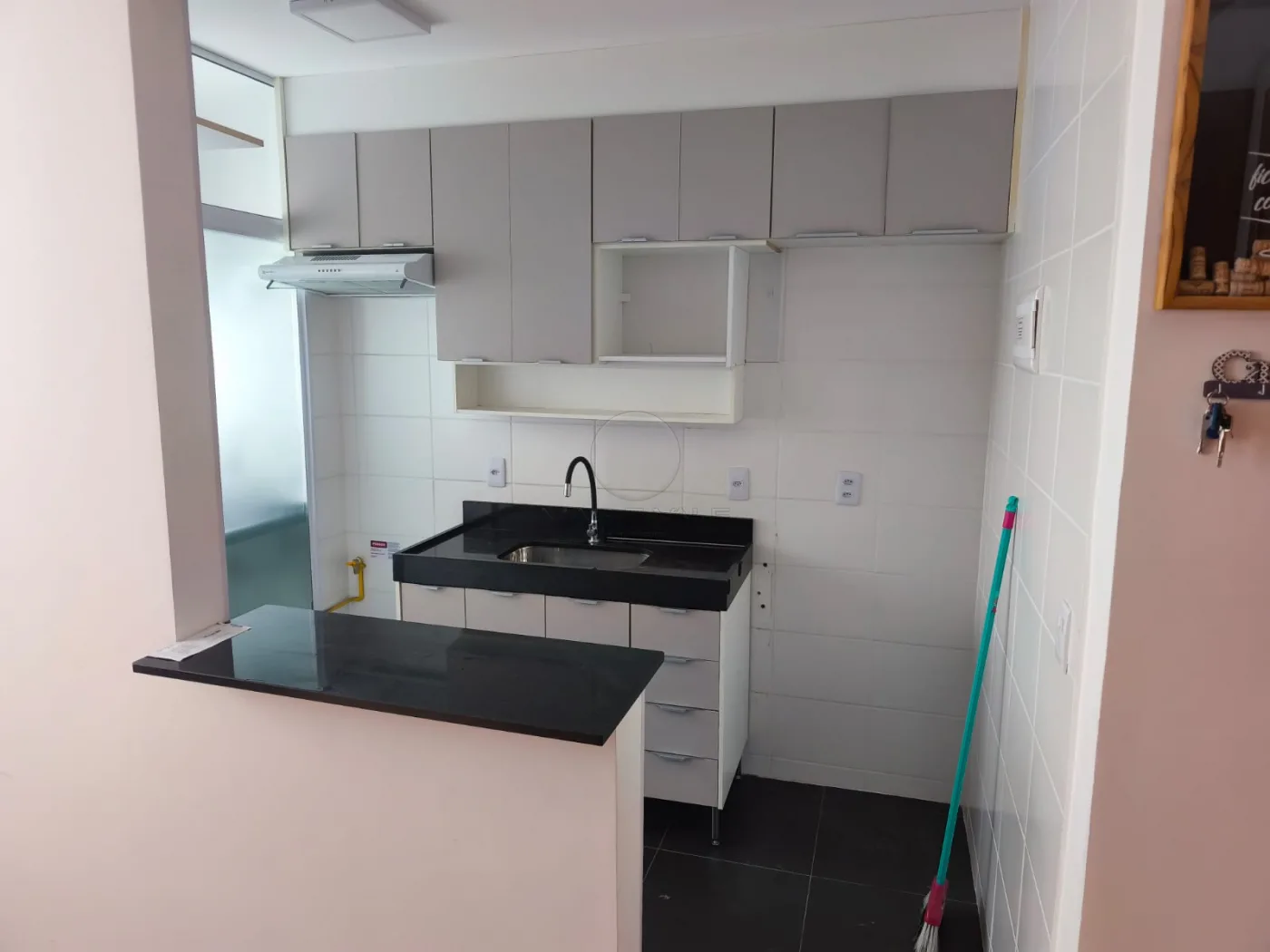Alugar Apartamento / Padr&atilde;o em S&atilde;o Jos&eacute; dos Campos R$ 2.700,00 - Foto 2