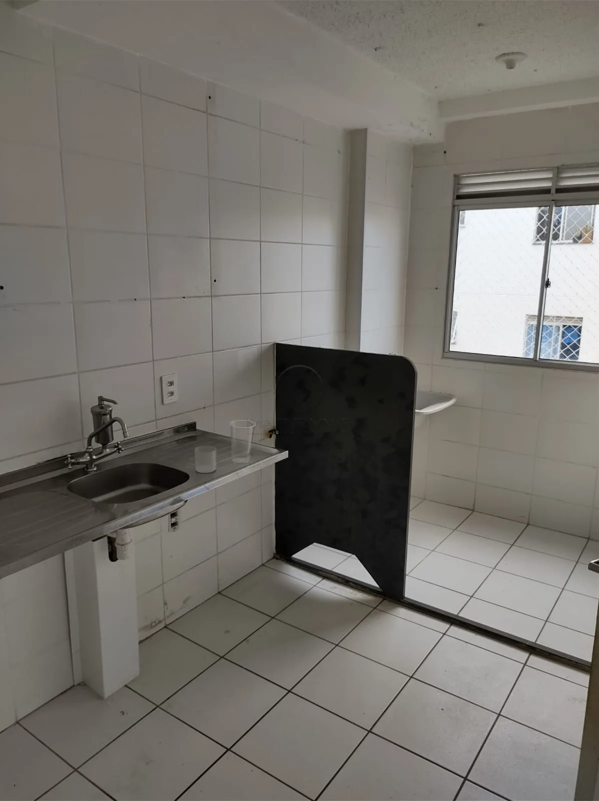 Alugar Apartamento / Padr&atilde;o em S&atilde;o Jos&eacute; dos Campos R$ 1.115,00 - Foto 2