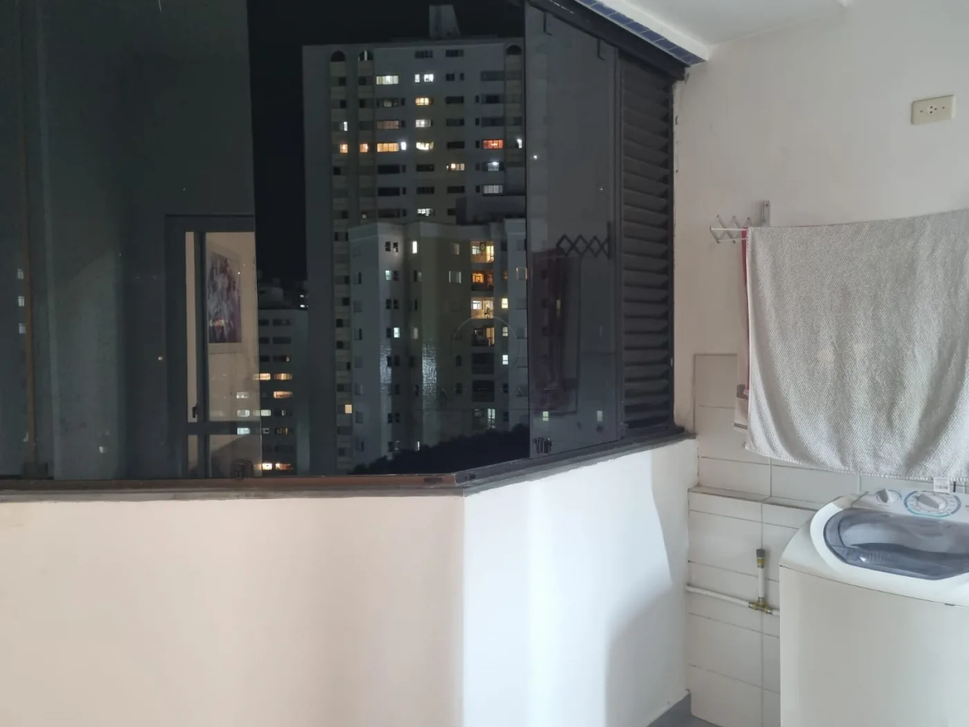 Alugar Apartamento / Padr&atilde;o em S&atilde;o Jos&eacute; dos Campos R$ 2.500,00 - Foto 3