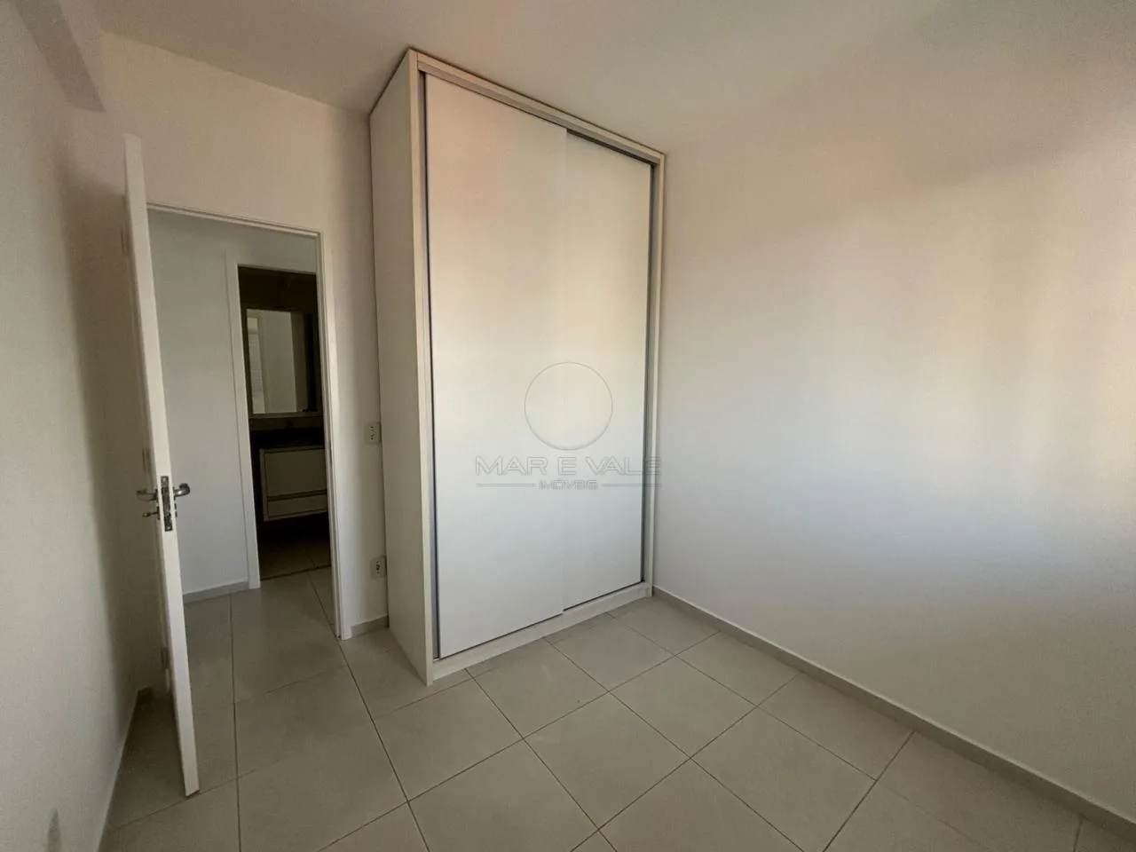 Alugar Apartamento / Padr&atilde;o em S&atilde;o Jos&eacute; dos Campos R$ 4.000,00 - Foto 5