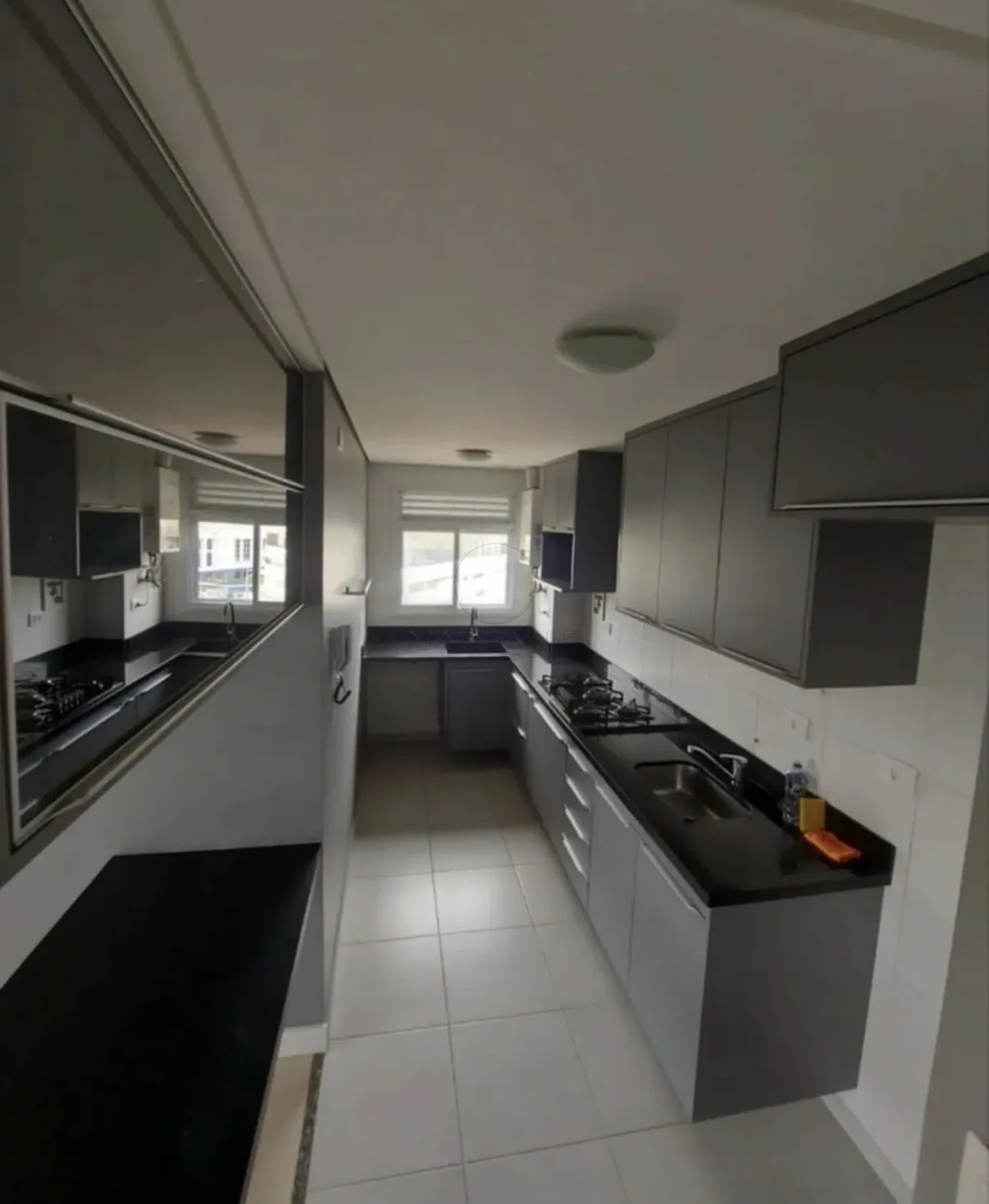 Alugar Apartamento / Padr&atilde;o em S&atilde;o Jos&eacute; dos Campos R$ 3.350,00 - Foto 2