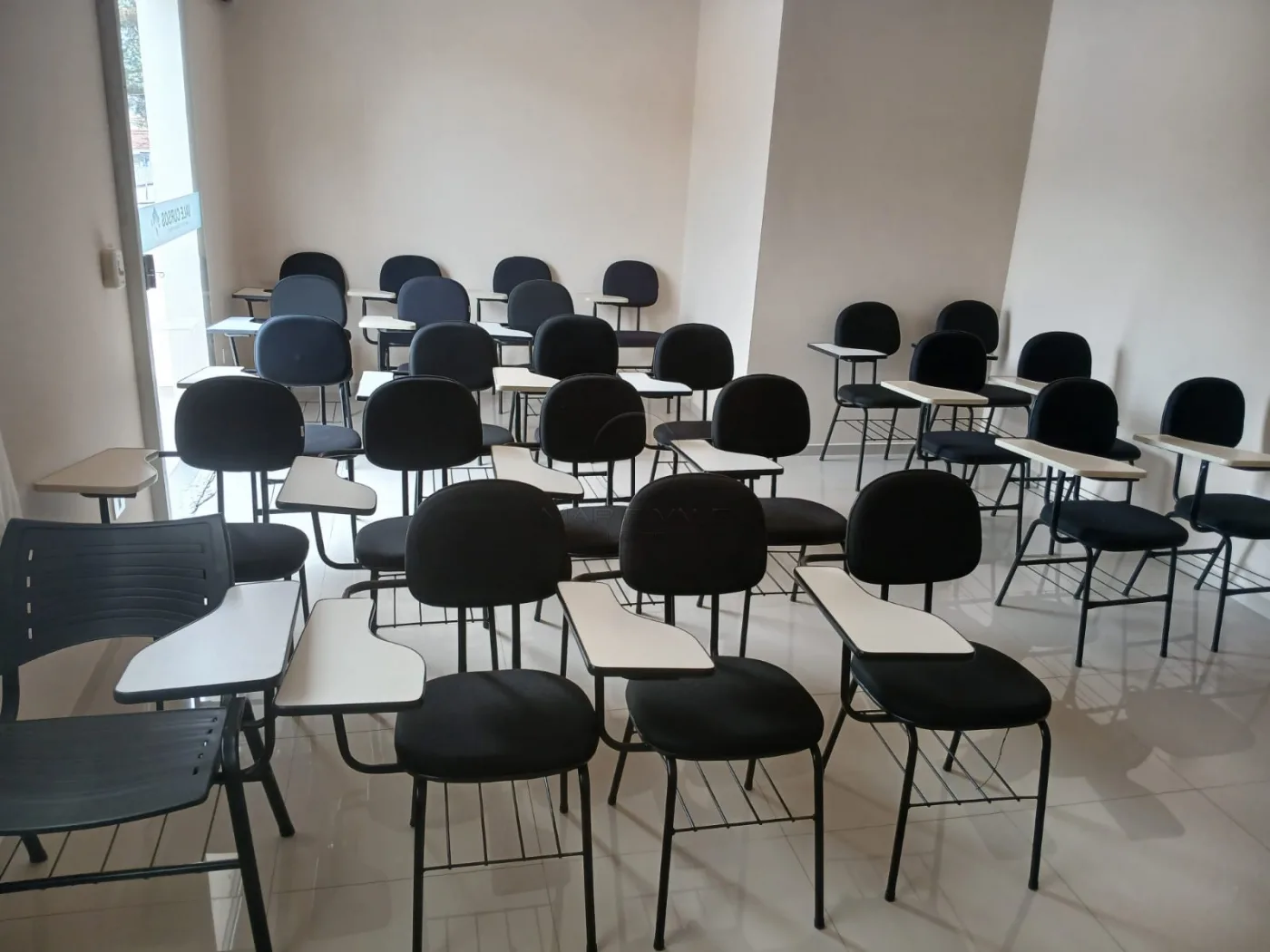 Alugar Comercial / Pr&eacute;dio em S&atilde;o Jos&eacute; dos Campos R$ 8.350,00 - Foto 1