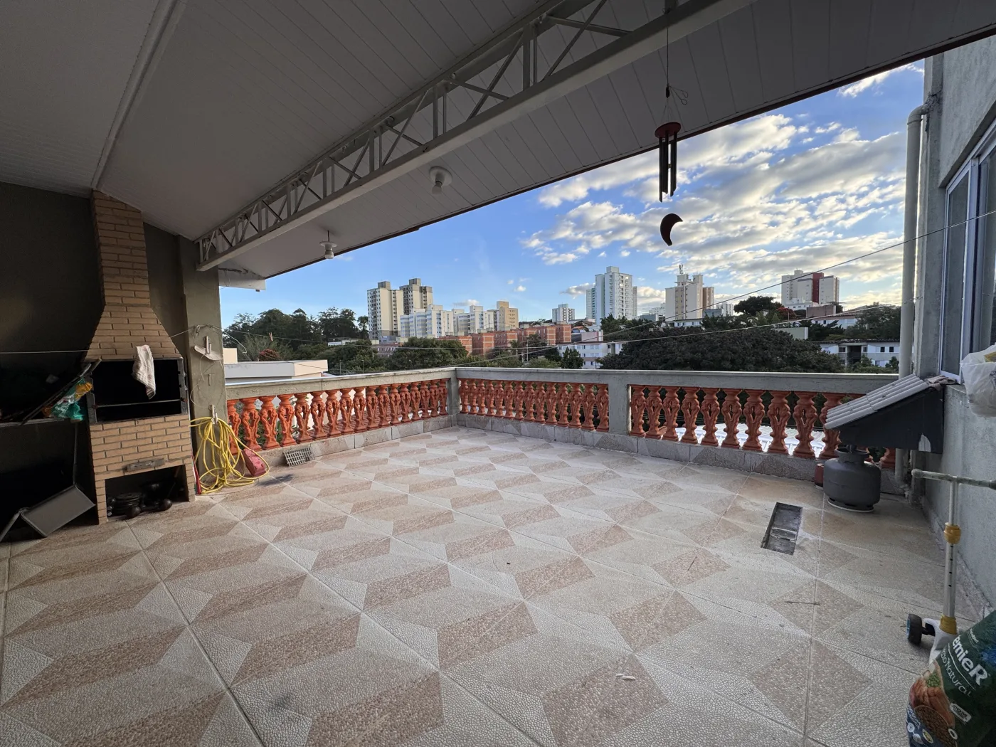 Alugar Casa / Sobrado em S&atilde;o Jos&eacute; dos Campos R$ 5.000,00 - Foto 1