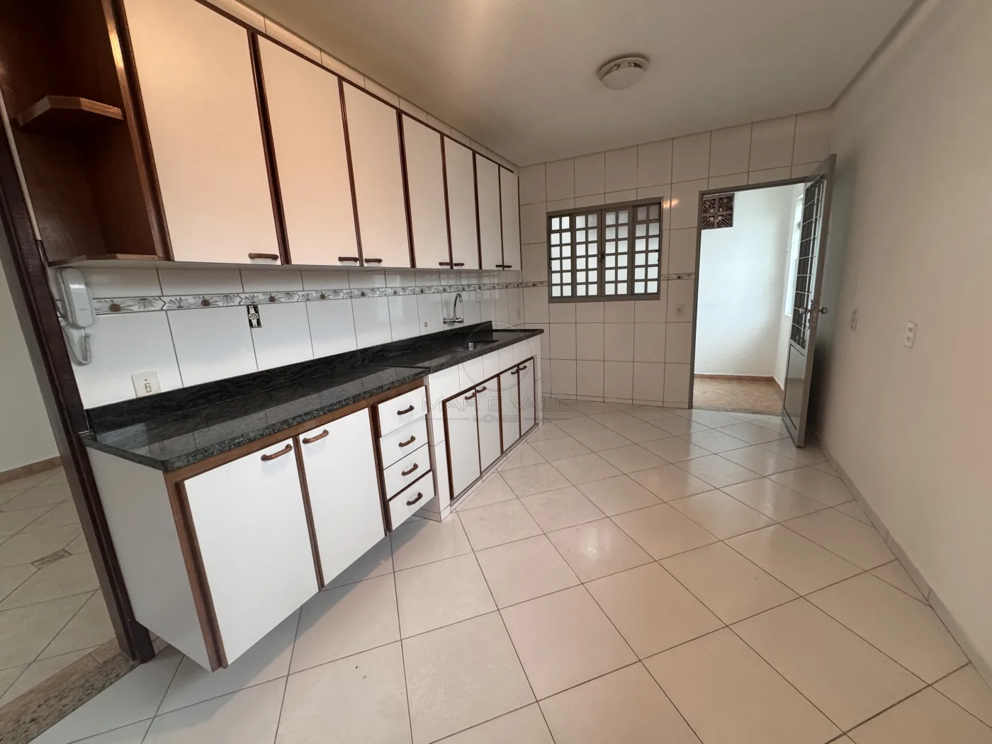 Alugar Casa / Padr&atilde;o em S&atilde;o Jos&eacute; dos Campos R$ 4.000,00 - Foto 2