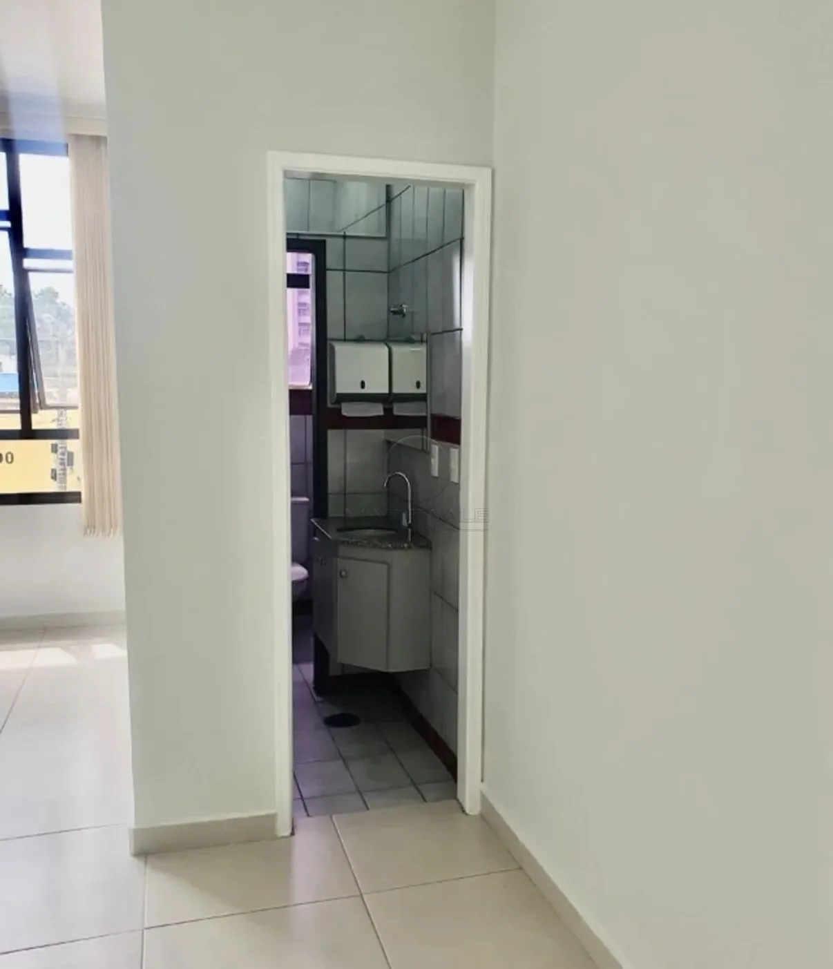 Alugar Comercial / Sala em Jacare&iacute; R$ 750,00 - Foto 4