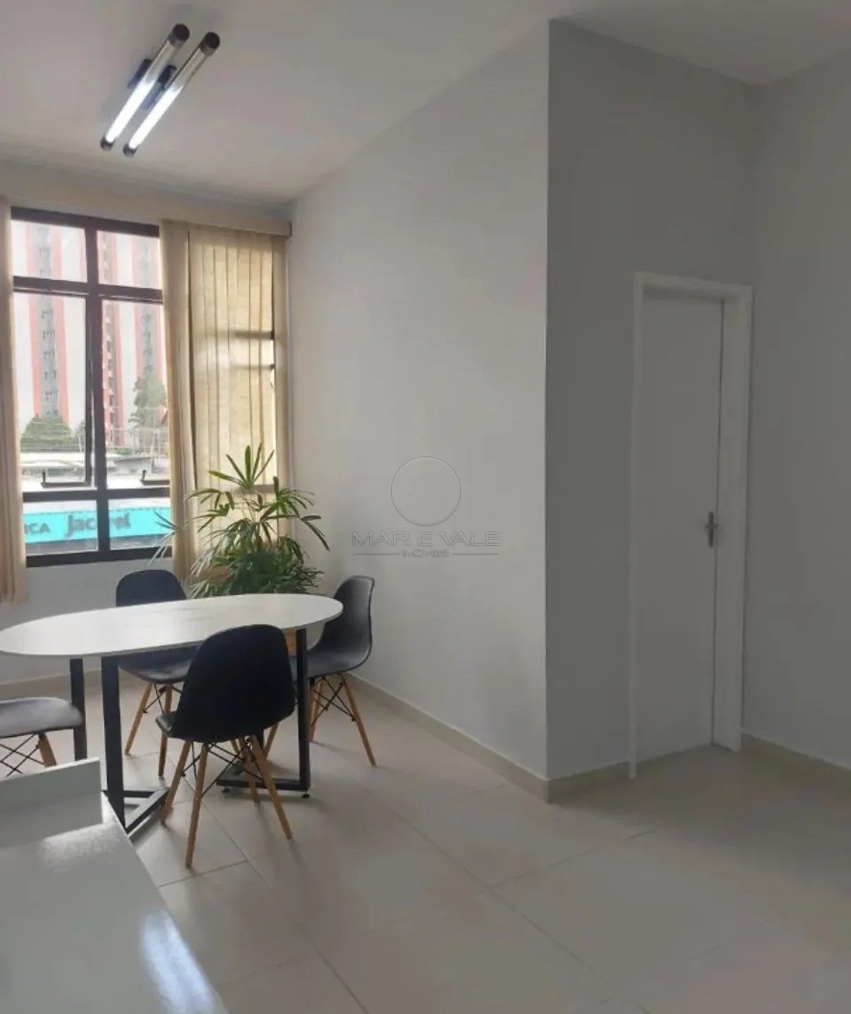 Alugar Comercial / Sala em Jacare&iacute; R$ 750,00 - Foto 3