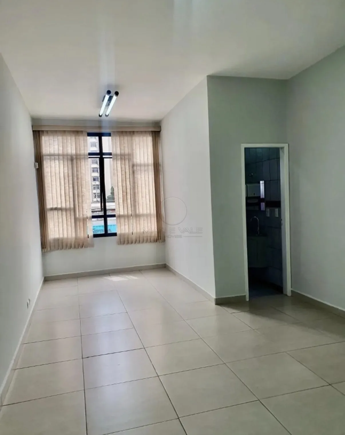 Alugar Comercial / Sala em Jacare&iacute; R$ 750,00 - Foto 5