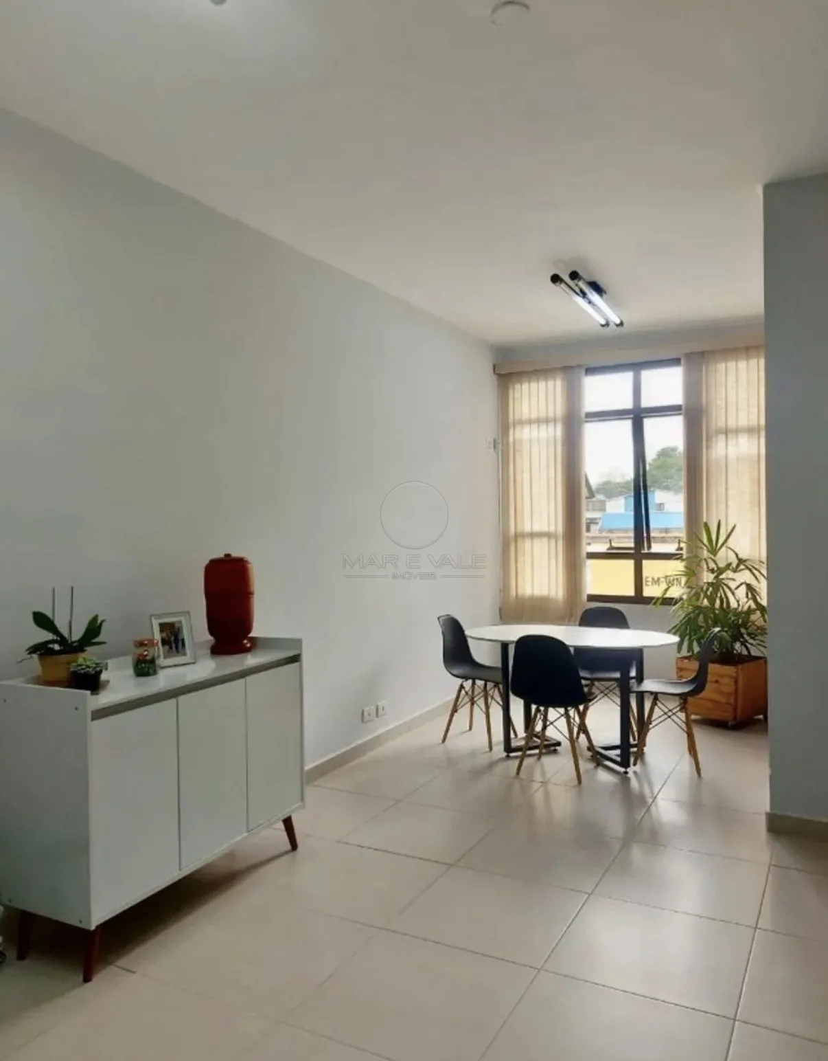 Alugar Comercial / Sala em Jacare&iacute; R$ 750,00 - Foto 1