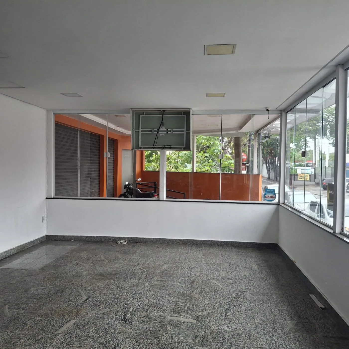Alugar Comercial / Pr&eacute;dio em S&atilde;o Jos&eacute; dos Campos R$ 11.333,33 - Foto 4