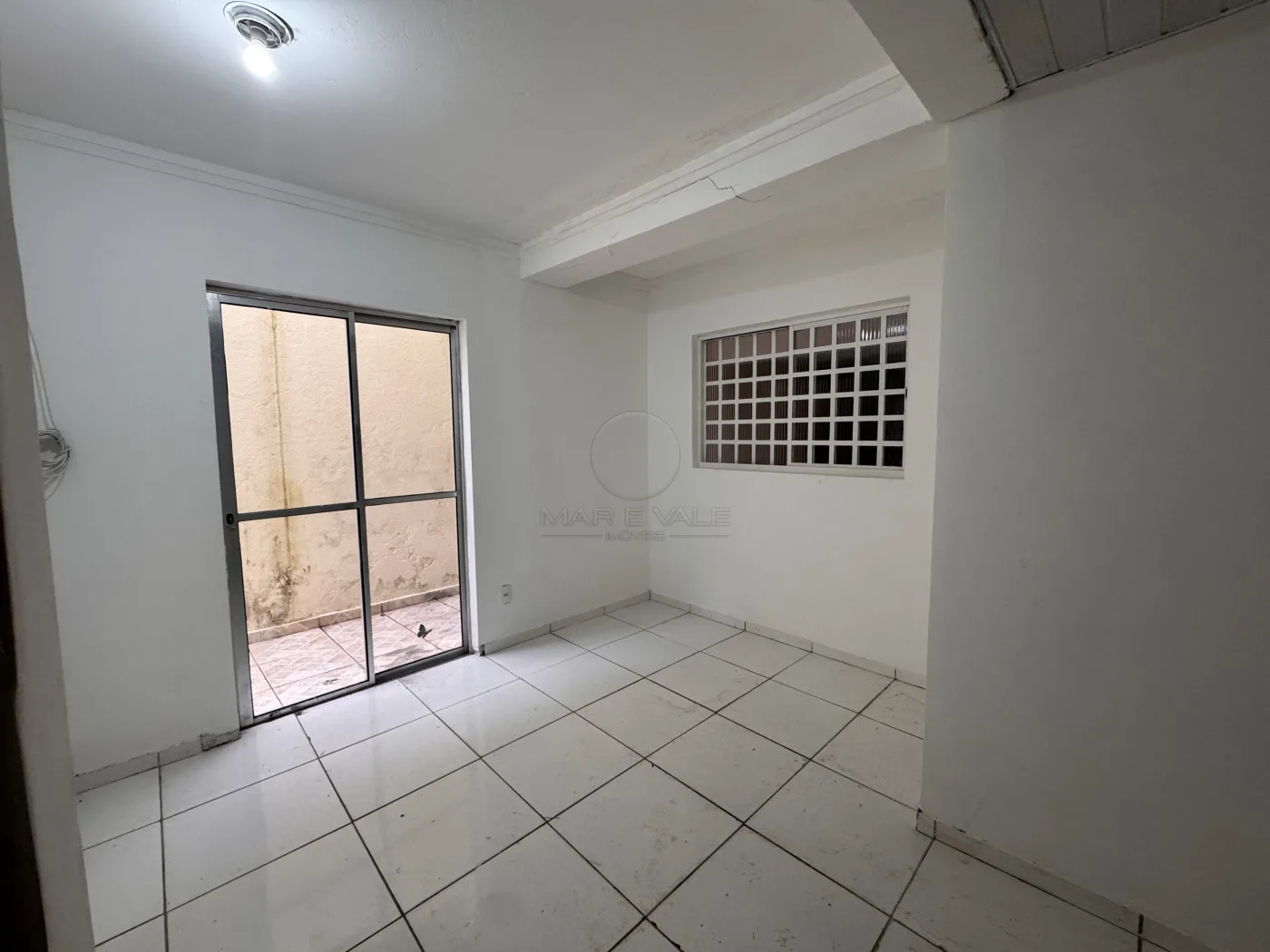 Alugar Casa / Sobrado em S&atilde;o Jos&eacute; dos Campos R$ 2.100,00 - Foto 3