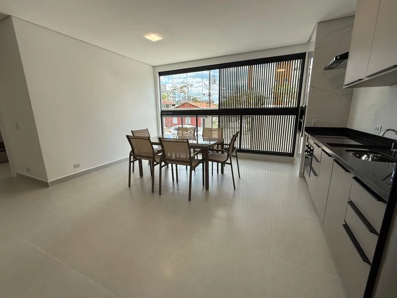 Alugar Apartamento / Padr&atilde;o em Caraguatatuba R$ 3.700,00 - Foto 1