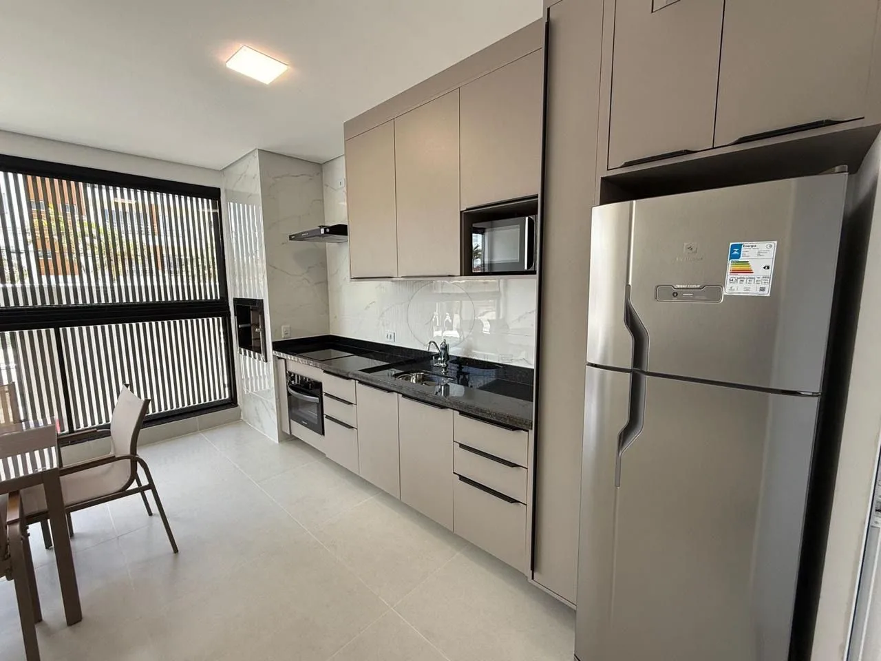Alugar Apartamento / Padr&atilde;o em Caraguatatuba R$ 3.700,00 - Foto 2