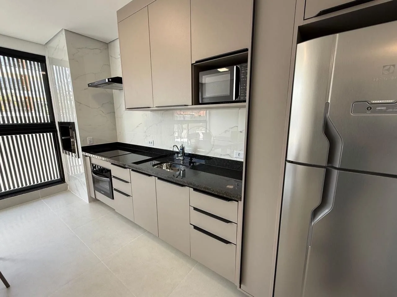 Alugar Apartamento / Padr&atilde;o em Caraguatatuba R$ 3.700,00 - Foto 8