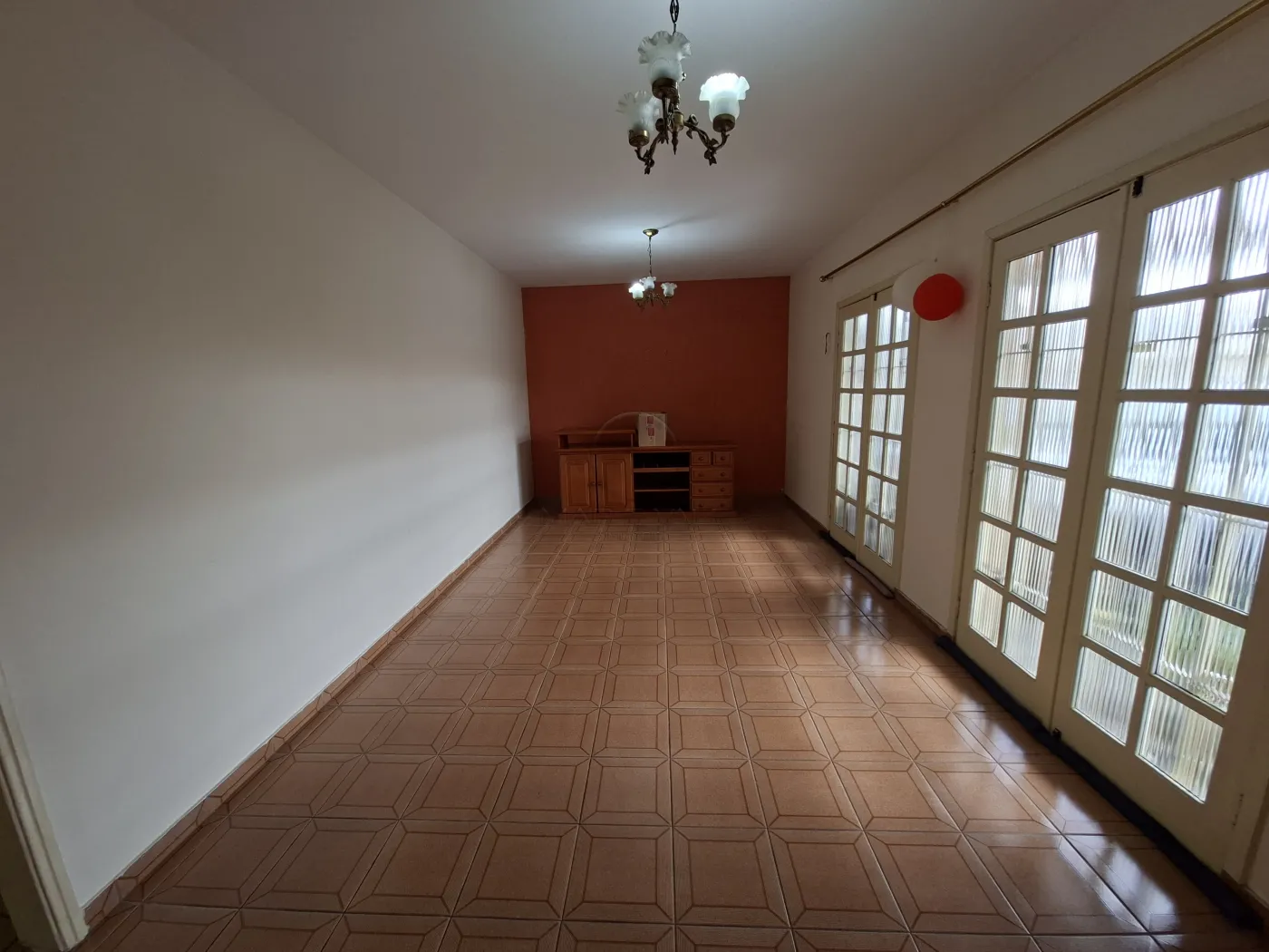 Alugar Casa / Padr&atilde;o em S&atilde;o Jos&eacute; dos Campos R$ 3.426,00 - Foto 2