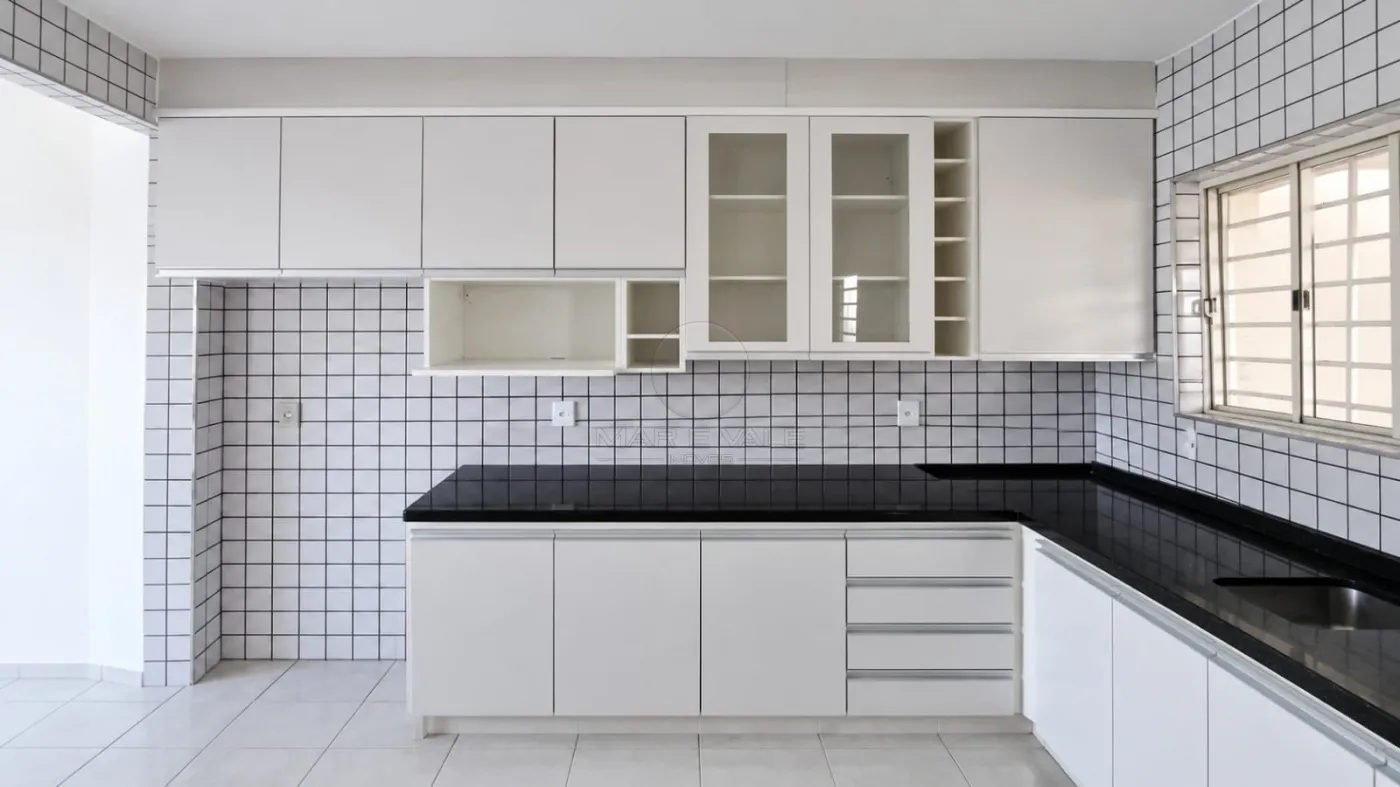 Alugar Casa / Sobrado em S&atilde;o Jos&eacute; dos Campos R$ 3.230,00 - Foto 2