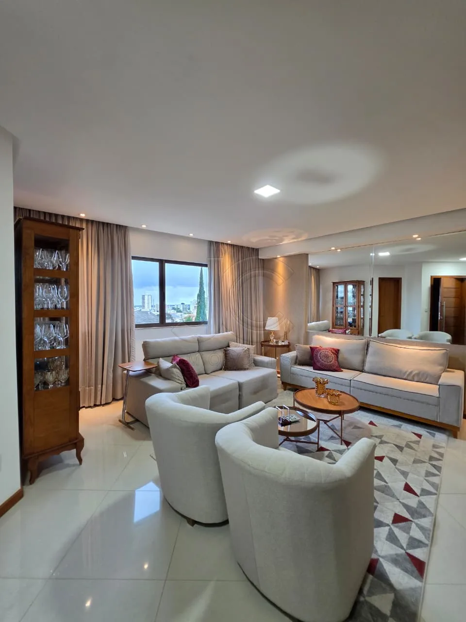 Comprar Apartamento / Padr&atilde;o em Vit&oacute;ria da Conquista R$ 980.000,00 - Foto 2