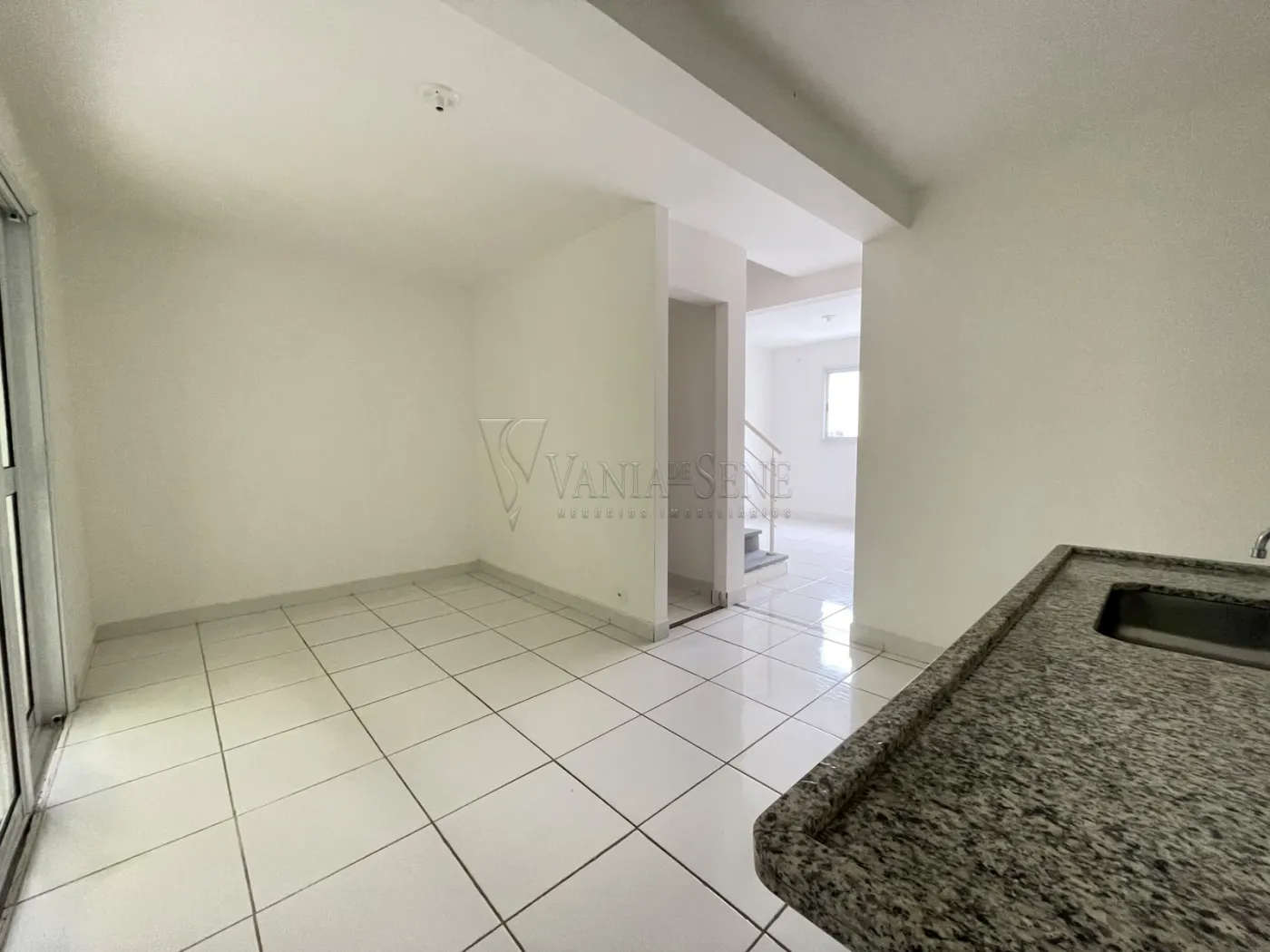 Alugar Casa / Condom&iacute;nio em S&atilde;o Jos&eacute; dos Campos R$ 2.500,00 - Foto 3