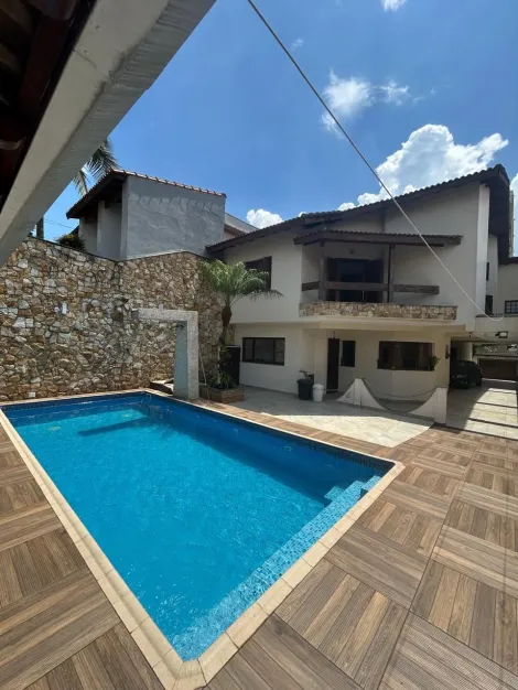 Sobrado com 4 dormit�rios localizado no Bairro Jardim Santo Andr�, em Santo Andr�