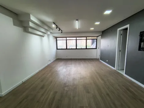 Sala comercial localizada no Bairro Santa Paula, em S�o Caetano Do Sul.-