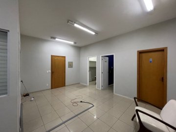 Sala comercial localizada no Bairro Santo Ant�nio, em S�o Caetano Do Sul.