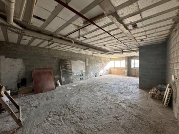 Sala Comercial - Centro Com 300m� aproximadamente, sala, 6 vagas.