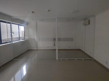 Sala Comercial localizada no Bairro Santo Ant�nio, em S�o Caetano Do Sul.
