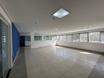 Sala comercial localizada no Bairro Santo Ant�nio, em S�o Caetano Do Sul.