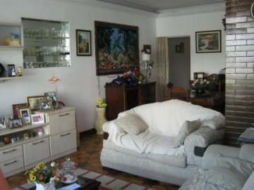 Casa com 2 dormit�rios localizado no bairro Osvaldo Cruz, em S�o Caetano do Sul.