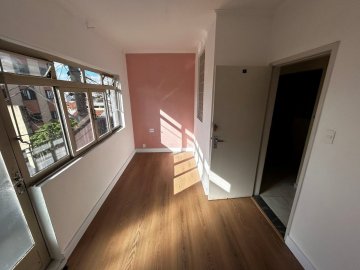 Sala comercial localizada no Bairro Osvaldo Cruz, em S�o Caetano Do Sul.