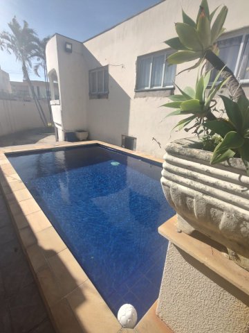 Casa com 3 dormit�rios localizado no bairro Cer�mica, em S�o Caetano do Sul.