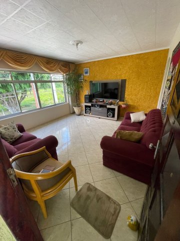 Casa Assobradada no bairro Santa Maria