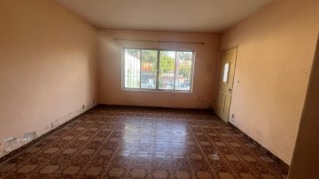 Casa com 2 dormit�rios localizado no Bairro Osvaldo Cruz, em S�o Caetano Do Sul.