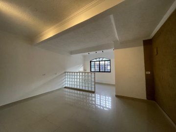 Sobrado com 3 dormit�rios localizado no Bairro Parque das Gar�as, em S�o Bernardo do Campo.