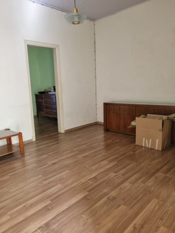 Casa com 2 dormit�rios localizado no Bairro Santo Ant�nio, em S�o Caetano Do Sul.