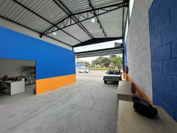 Galp�o Comercial localizada no Bairro Funda��o, em S�o Caetano Do Sul.