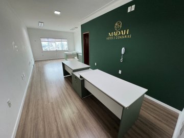 Sala comercial localizada no Bairro Santa Paula, em S�o Caetano Do Sul.
