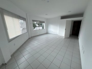 Sala comercial localizada no Bairro Santa Paula, em S�o Caetano Do Sul.