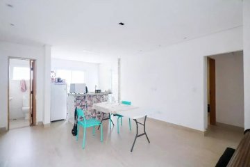 Casa com 2 su�tes localizado no Bairro Ol�mpico, em S�o Caetano Do Sul.