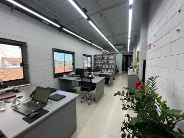 Pr�dio Comercial localizada no Bairro Mau�, em S�o Caetano Do Sul.