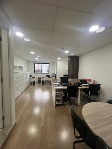 Sala comercial localizada no Bairro Centro, em S�o Caetano Do Sul.